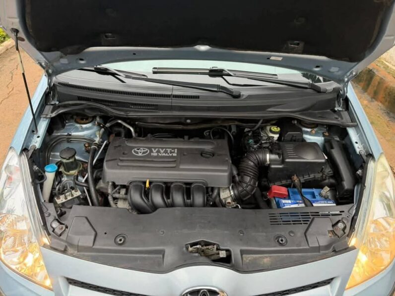 Corolla verso 2006