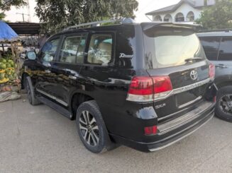 LAND CRUISER 2010 TUNE 2016 For Rent