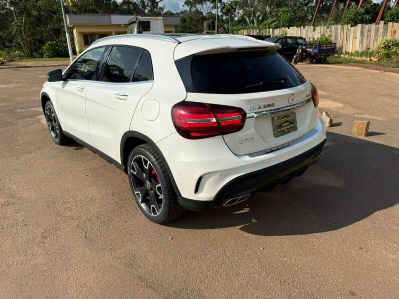 Mercedes BenZ GLA250 4MATIC